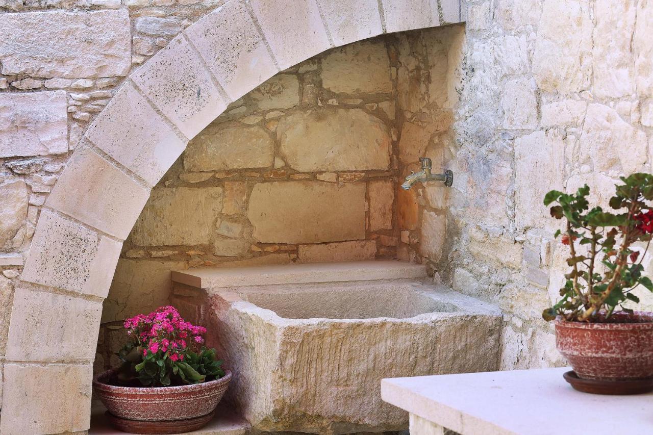 Kantara House - A Rural Retreat Of Comfort & Class! Arsos エクステリア 写真
