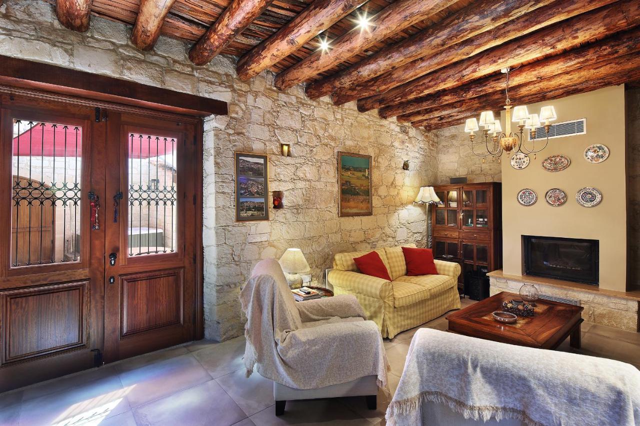 Kantara House - A Rural Retreat Of Comfort & Class! Arsos エクステリア 写真