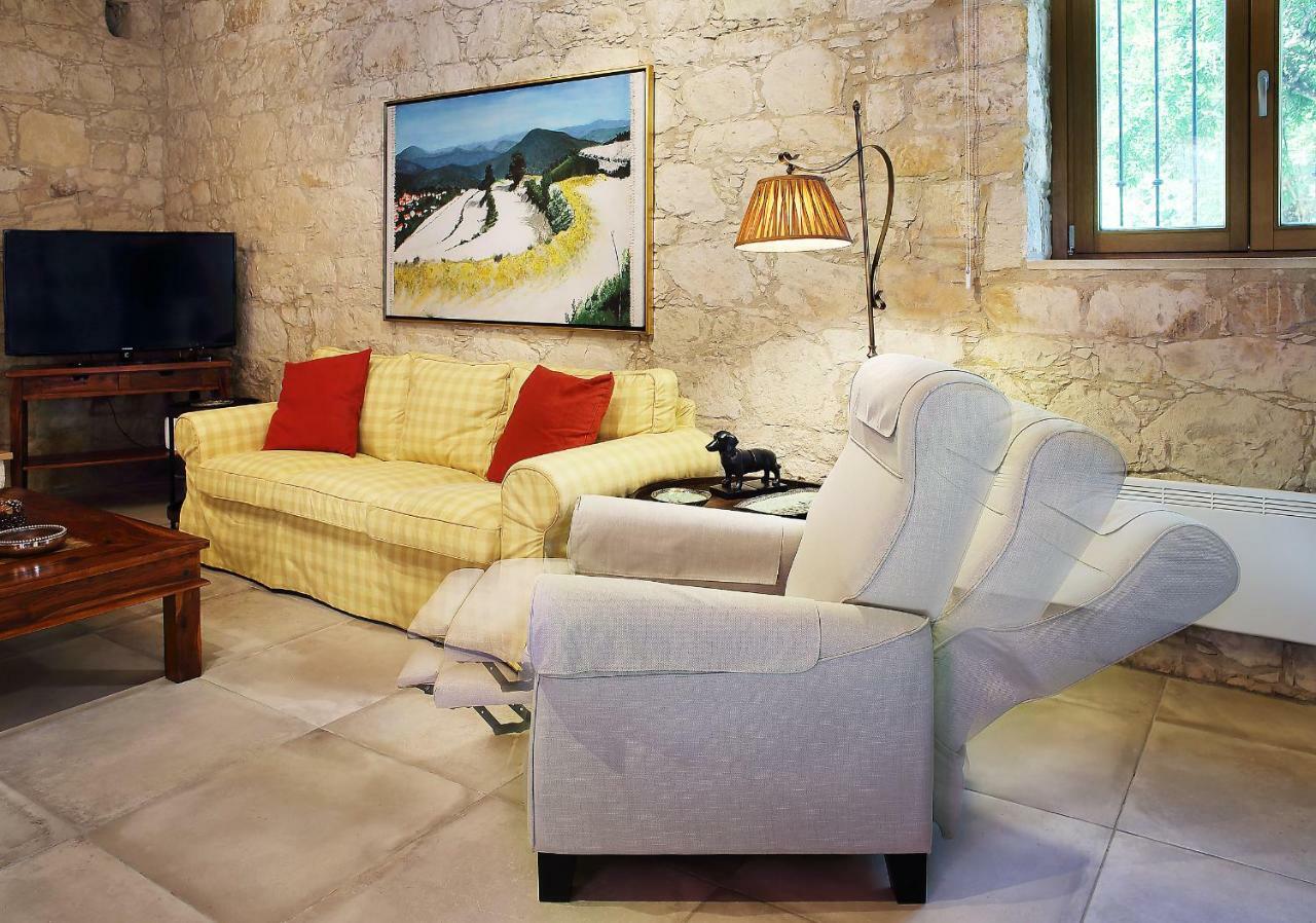 Kantara House - A Rural Retreat Of Comfort & Class! Arsos エクステリア 写真